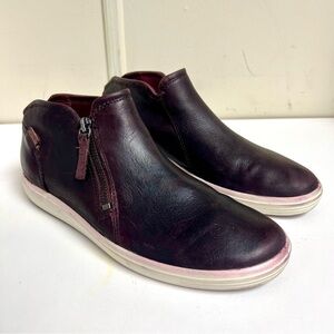 ECCO Soft 7 Low Bootie Women 9 Purple brown Leather Zip Sneaker Comfort Shoe
